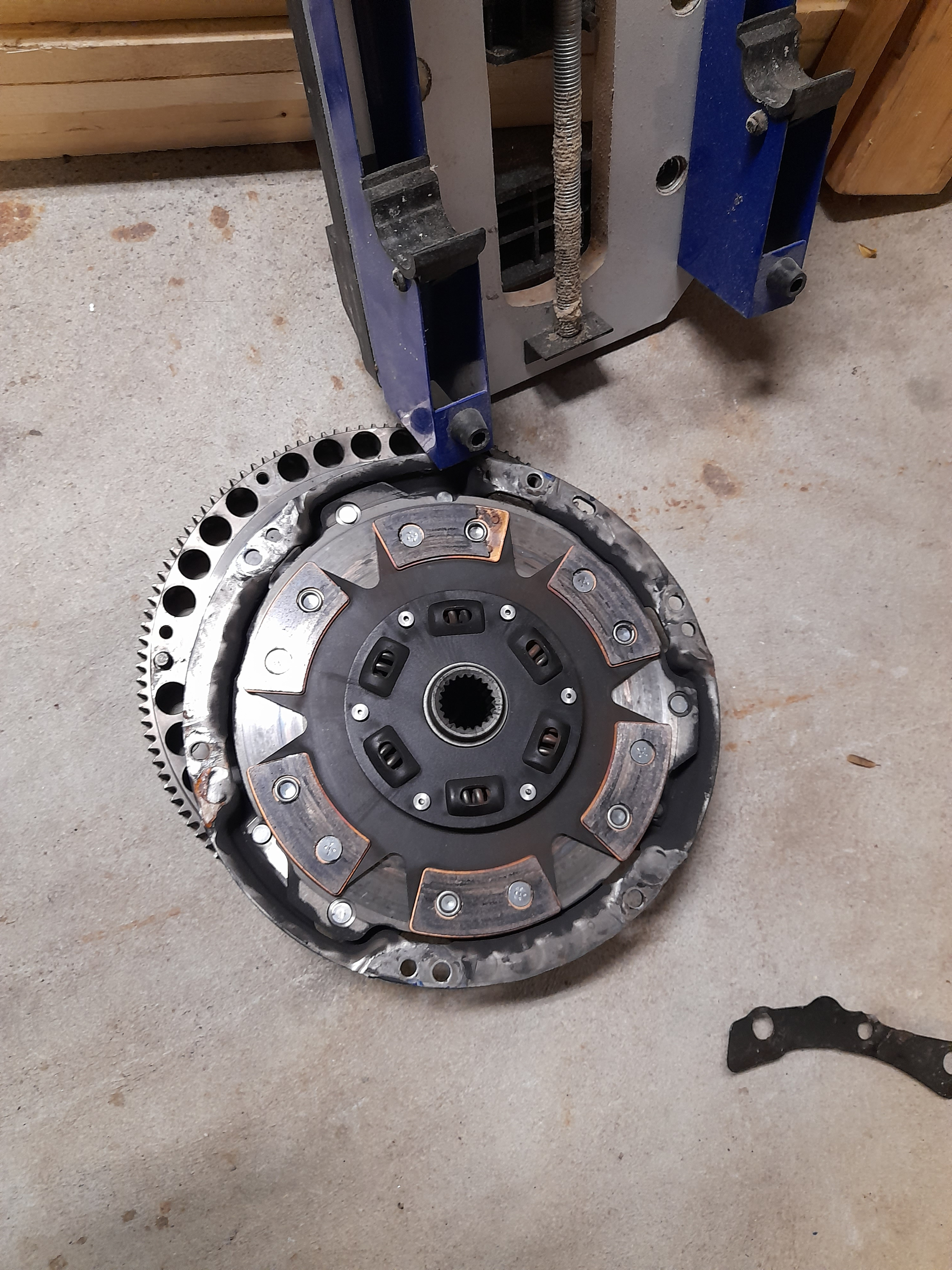 Fitteclutch, dø i brann