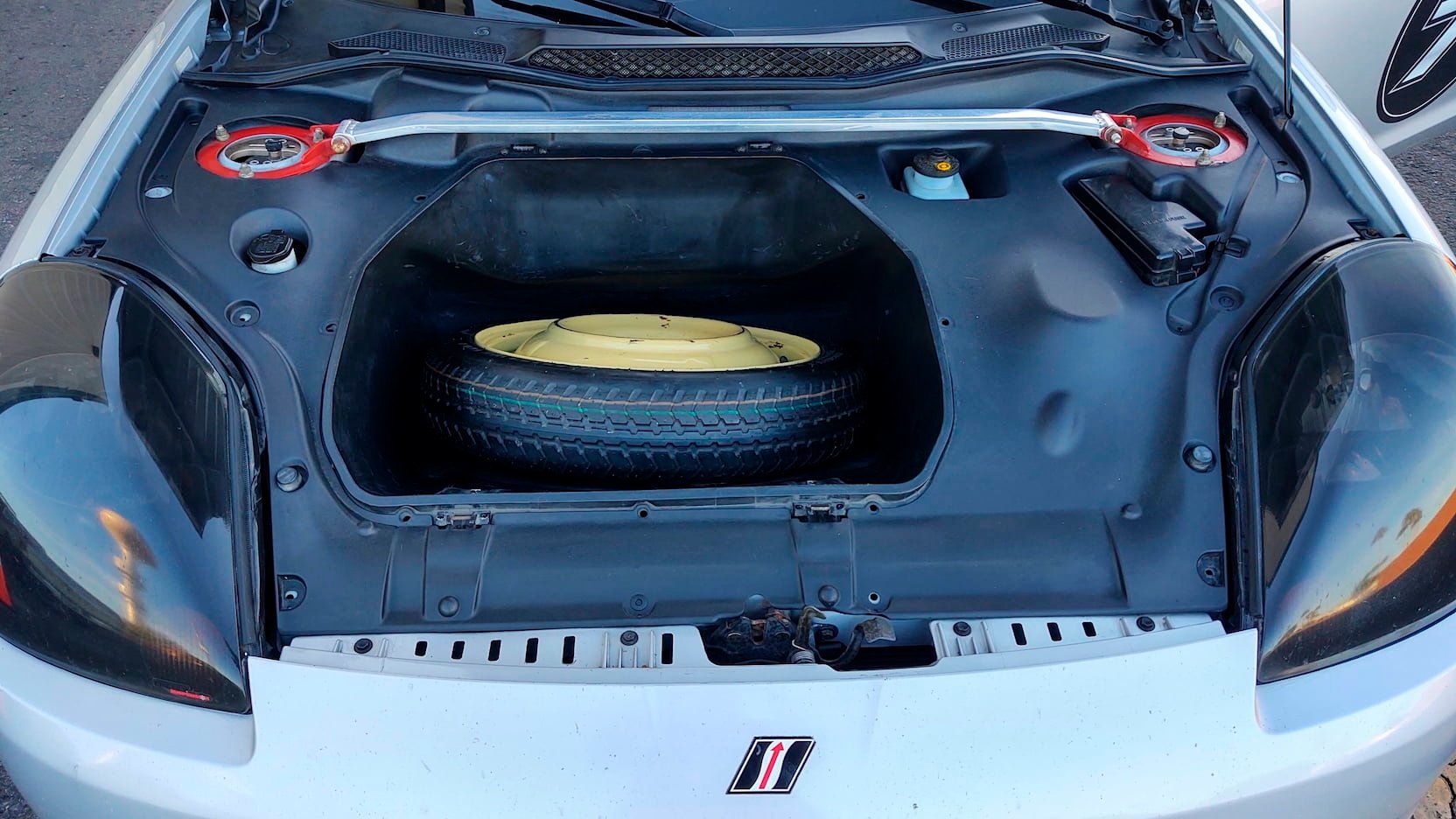 2002-toyota-mr2-spyder-front-trunk-1614371263958@2x-4176336375.jpg