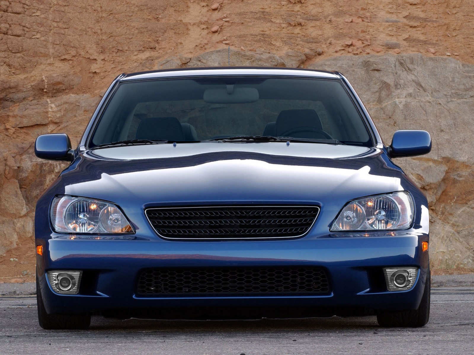 Etter, senka, sota, sletta litt detaljer, hvite tåkelys, emblemfri grill osv