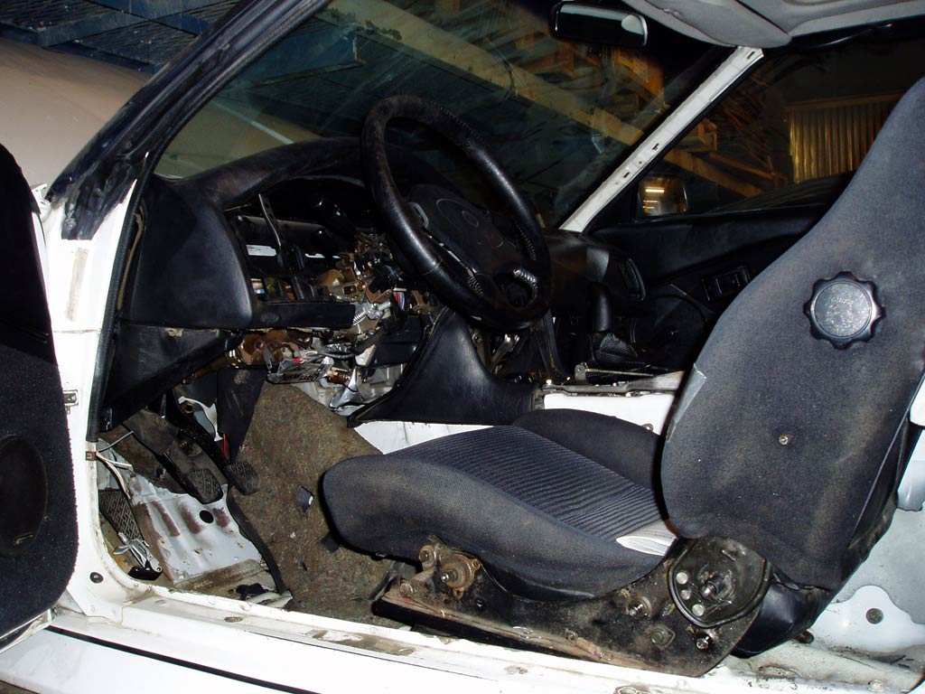 Provisorisk montering av sw20 ratt med ramme og sw20 sete. selve dashboard skal ca 4cm lengre inn