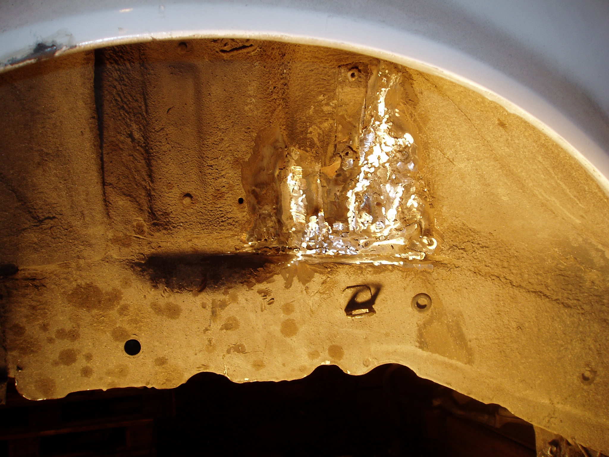 Bak festen brant tectylen opp...