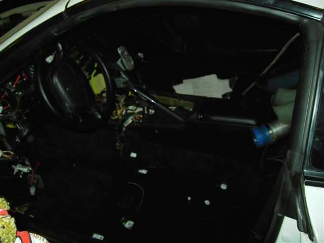 min bil innvendig uten stoler, enn så lenge heheh.JPG