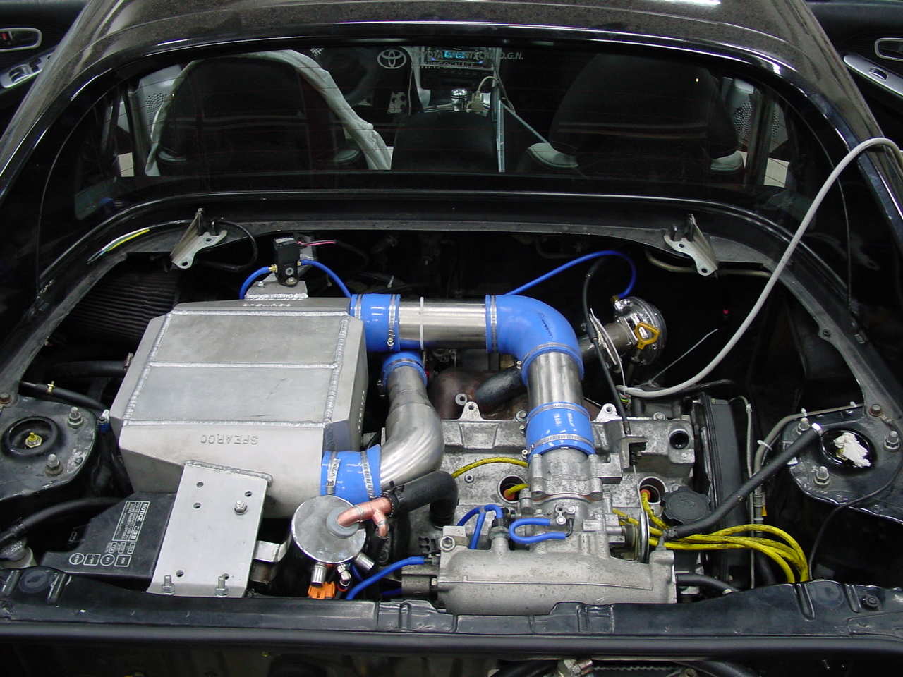 Motorrommet før jeg montete dump ventilen.