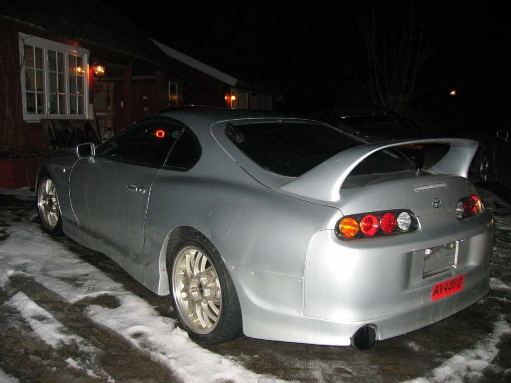 Rå bil med MASSE ekstra både innvendig og utvendig, inkl motor-trim. Manuell kasse.