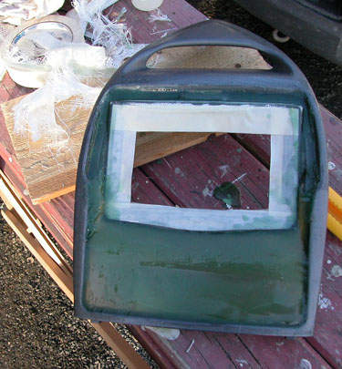 Fronten. 2 lag med glassfiber og under dem er det dukk