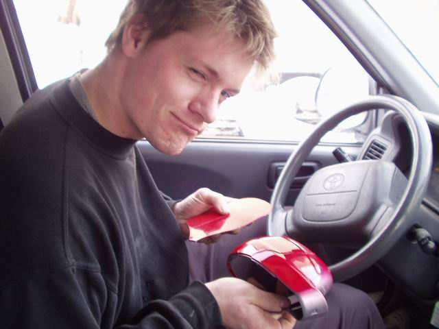 Lars Erik er ikke heeelt fornøyd med lakk prøven...