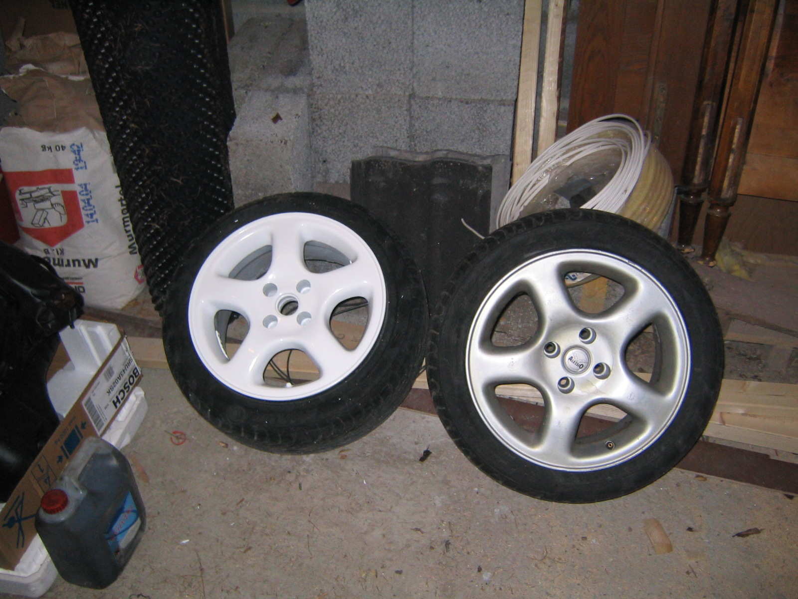 2 laget med  lakk.. der er   dem  nesten  ferdig