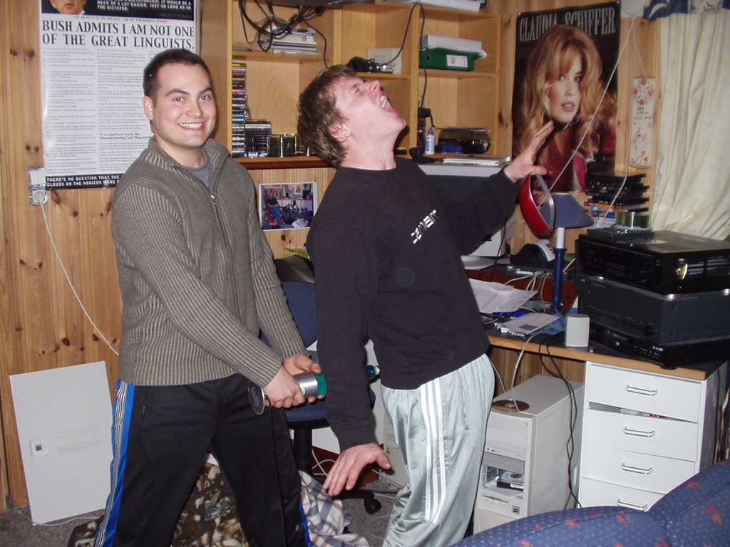 YEAH BABY!!!! ;) sw20 ser ut som om han har fått en dildomaster 2000 opp i røven! :p