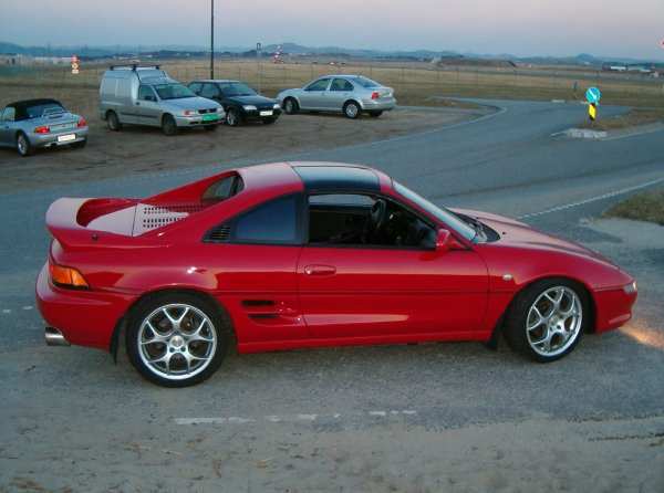 Sommerdekk: 17x8 Venom felger (TUV godkj.), ET+35, m. 215/40 Falken foran og 235/40 ZR17 Kumho Ecsta Supra 712 bak