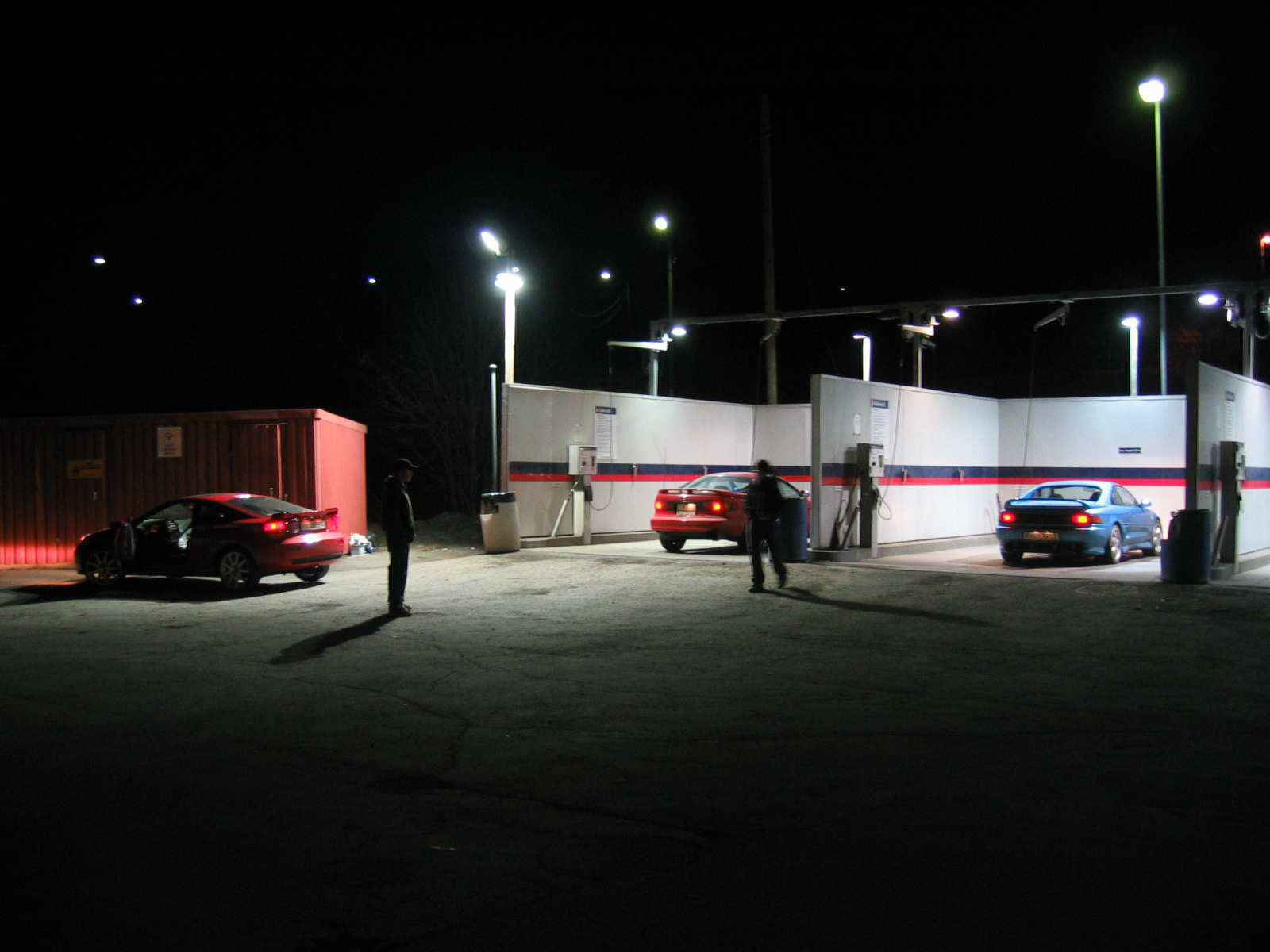 Klokka tre i natt vasket vi bil :D