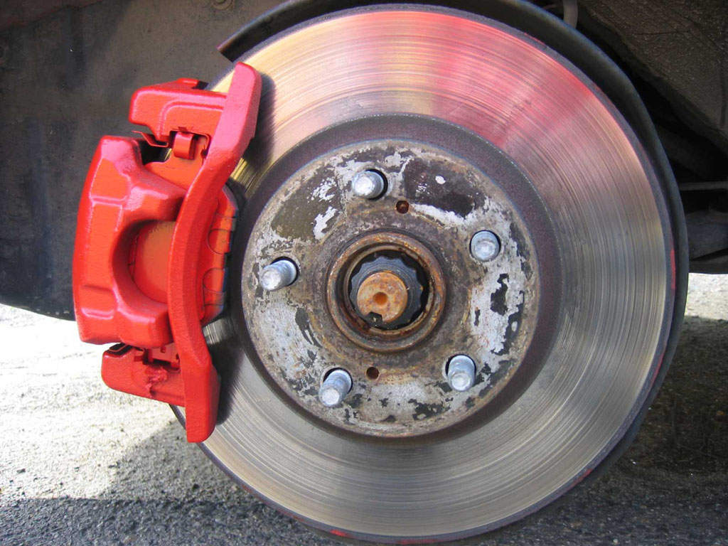 Før svart-lakkering foran...