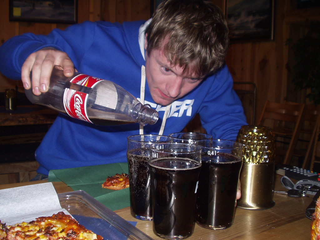 Viktig å sjenke HELT Likt!  akkurat slik som ungene gjør det... hehe..